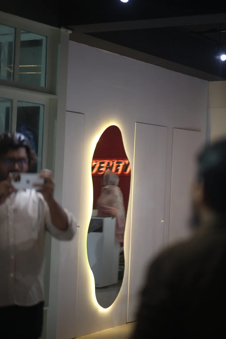 aavisstudio interior mirror